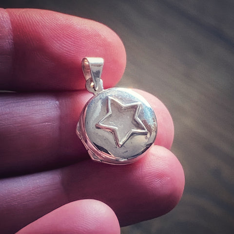 Round Star Locket Necklace